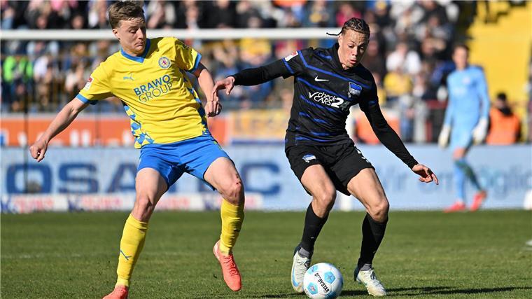Nicht mehr Teil des Braunschweiger Kaders: Der finnische Nationalspieler Robert Ivanov (l).