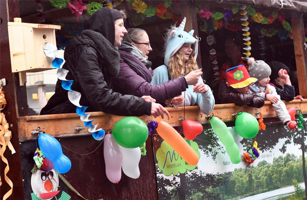Nicht nur am Wegesrand war die Stimmung beim Karnevalsumzug in Wehdel großartig....