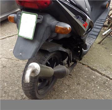 Nicht nur, dass dieser Roller viel zu schnell unterwegs war - auch der Auspuff gefiel den Polizisten nicht.