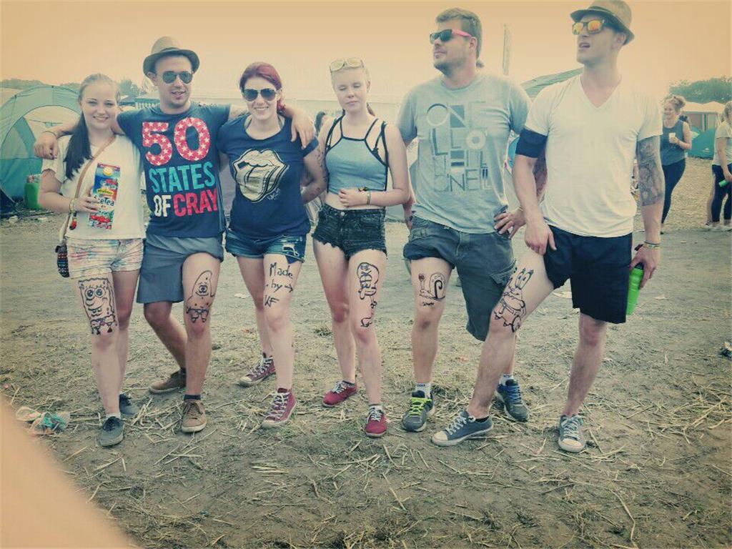 Nicht nur die Liebe zum Deichbrand teilt diese Gruppe, sondern auch für Beinbema...