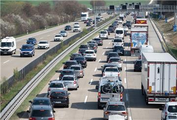 Nichts geht mehr: Auch am kommenden Wochenende wird es wieder voll auf den Autobahnen.