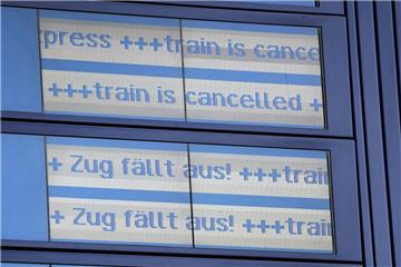 Nichts geht mehr: Für Reisende mit der Bahn hatte Sturmtief "Xavier" einige ungewollte Überraschungen parat.