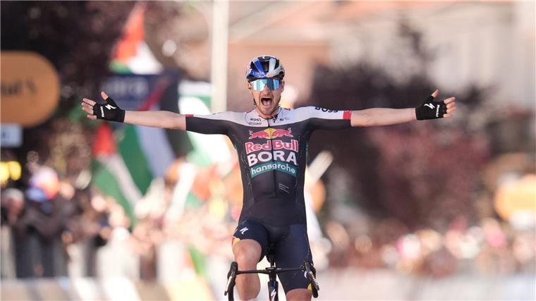 Solo-Triumph für Denz beim Giro - „Der emotionalste Sieg“ Nico Denz sorgt für den ersten deutschen Etappensieg beim 108. Giro.