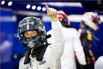 Nico Rosberg feiert seinen Erfolg.