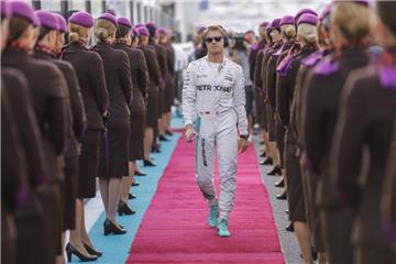 Nico Rosberg lässt sich nicht beirren. Der Formel-1-Pilot holt den Titel.