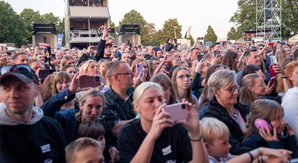 Nico Santos liefert auf dem Wilhelm -Kaisen-Platz vor 2700 Zuschauern einen heiß...