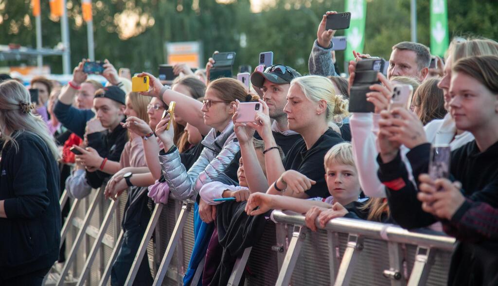 Nico Santos liefert auf dem Wilhelm -Kaisen-Platz vor 2700 Zuschauern einen heiß...