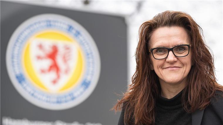 Eintracht Braunschweig trauert um Stadionsprecher Nicole Kumpis und Eintracht Braunschweig trauern im Stadionsprecher Frank Kornath.