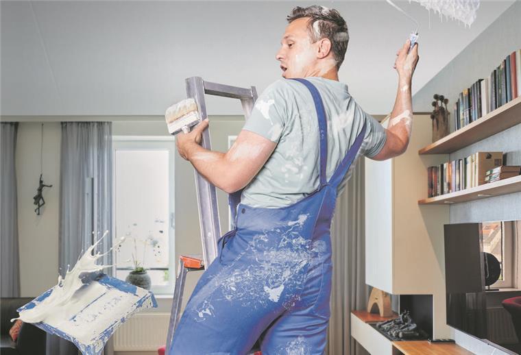 Nie wieder Decken streichen: Spanndecken werden mit Klemmprofilen völlig staubfrei montiert.