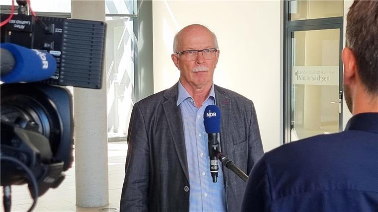 Verregnete Getreideernte - Mais und Zuckerrüben profitieren Niedersachsen Landwirtschaftskammer-Präsident Gerhard Schwetje spricht informiert über die Ernteergebnisse 2023.