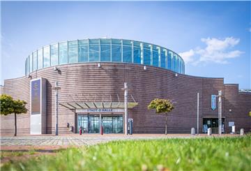 Niedersachsen und Bremen wollen jetzt doch landesgrenzenübergreifendes Impfen gegen Corona möglich machen. In Bremerhaven befindet sich das Impfzentrum in der Stadthalle.