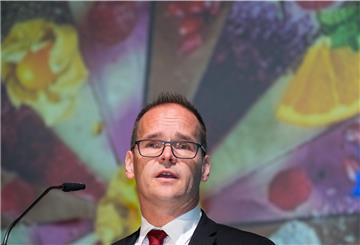 Niedersachsens Kulturminister Grant Hendrik Tonne (SPD) gibt den aktuellen Stand der Maßnahmen zur Eindämmung der Corona-Pandemie zum Schulstart bekannt. 