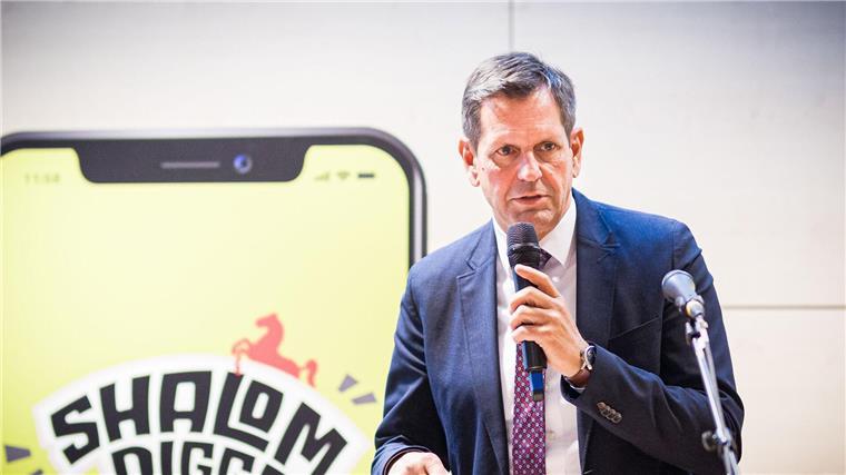 „Shalom Digga“: So will Niedersachsen den Judenhass stoppen Niedersachsens Ministerpräsident Olaf Lies unterstützt die Kampagne, die sich vor allem an junge Leute richtet.