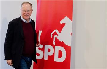 Niedersachsens Ministerpräsident Stephan Weil kommt nach Beverstedt.