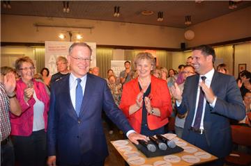 Niedersachsens Ministerpräsident Stephan Weil war am Montag für einen Wahlkampfauftritt in Rodenkirchen zu Gast.