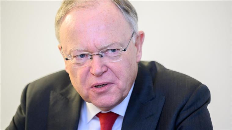 Weil rechnet nicht mit Einigung auf höheren Rundfunkbeitrag Niedersachsens Ministerpräsident Weil bedauert die Verfassungsbeschwerde von ARD und ZDF.