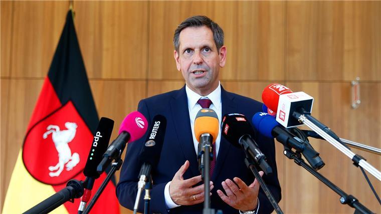 Regierungschef Lies will Gesellschaft zusammenhalten Niedersachsens neuer Regierungschef Lies ruft nach seiner Wahl zu mehr gesellschaftlichem Zusammenhalt auf.