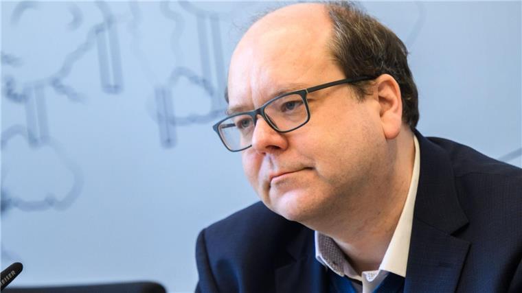 Niedersachsens Umweltminister Christian Meyer (Grüne) sieht keinen Bedarf für weitere Gasförderprojekte. (Archivbild)