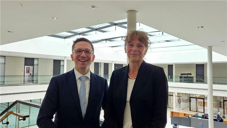 Niedersachsens Wissenschaftsminister Falko Mohrs (SPD) stellte die neue MAI-Präsidentin Denise Hilfiker-Kleiner vor.