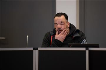 Niels Högel am vierten Prozesstag im Gerichtssaal. 