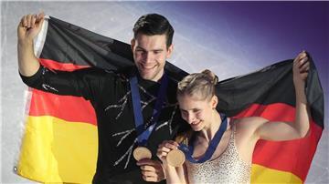 Nikita Wolodin (l) und Minerva Hase (r) holten erstmals seit 2011 wieder Gold für Deutschland bei einer Eiskunstlauf-EM.