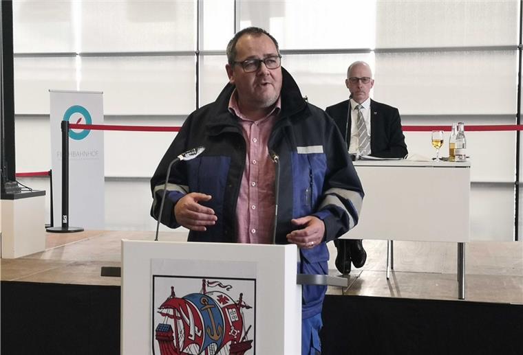 Rettet die Lloyd-Werft: Stadtverordnete senden Resolution nach Bremen Nils Bothen, Betriebsratsvorsitzender der Lloyd Werft, durfte vor den Stadtverordneten reden.