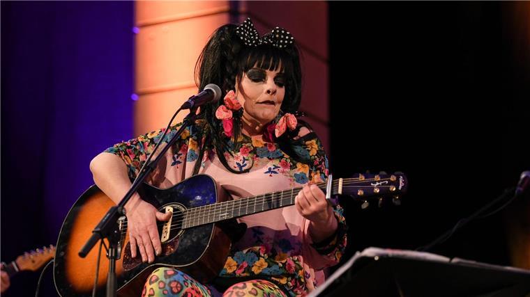 „Ich provoziere nicht“: Nina Hagen wird 70 Nina Hagen begann mit Punk, heute spielt sie auch Gospel oder Blues. (Archivbild)