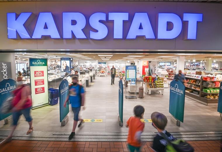 Noch herrscht bei Karstadt Bremerhaven Betrieb, aber wahrscheinlich am 31. Oktober wird die Filiale geschlossen. 110 Beschäftigten droht dann die Arbeitslosigkeit.