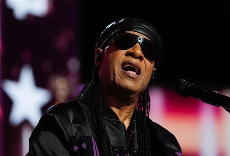 Stevie Wonder: Vom Wunderkind zum Weltgewissen Noch immer auf der Bühne: Stevie Wonder