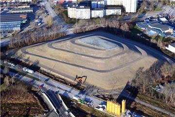 Noch ist der Leherheider Tunnelberg kahl. Doch er soll bald begrünt werden. 