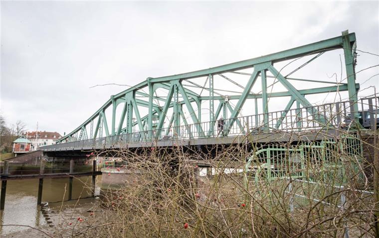 Die Alte Geestebrücke in Bremerhaven wird voll gesperrt Noch können Fußgänger, Radfahrer und Fahrzeuge die Alte Geestebrücke in Bremerhaven überqueren.