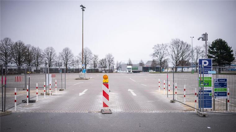 Parkplätze vor der Stadthalle werden diese Woche knapp: Das ist der Grund Noch sind die Flächen frei, doch am Mittwoch- und Freitagabend wird es voll vor der Stadthalle in Bremerhaven. Besucher sollten deshalb möglichst mit dem ÖPNV anreisen.