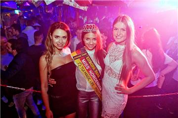 Noelle Sachse (mitte) wurde im Dezember 2017 zur Miss Nordenham gewählt. Jetzt ist sie zur Miss Norddeutschland gekürt worden.