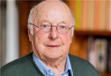 Norbert Blüm (CDU), ehemaliger Arbeits- und Sozialminister, ist tot. Er sei im Alter von 84 Jahren gestorben, sagte sein Sohn am Freitag der Deutschen Presse-Agentur.