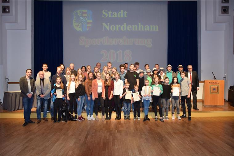 Nordenhams erfolgreichste Sportlerinnen und Sportler des vergangenen Jahres sind gestern Abend in der Friedeburg von der Stadt ausgezeichnet worden.