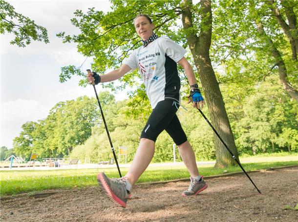 Nordic Walkerin Sabine Weber kann auch laufen  und wie. Foto Adebahr
