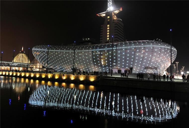 Klimahaus Bremerhaven bei Nacht
