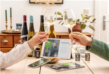 Not macht erfinderisch - nicht nur die Landfrauen in Donnern: Onlineweinproben sind in der Pandemie populär geworden. Beim Deutschen Weininstitut kann man zwischen 160 Winzern aus 13 deutschen Anbaugebieten wählen. 