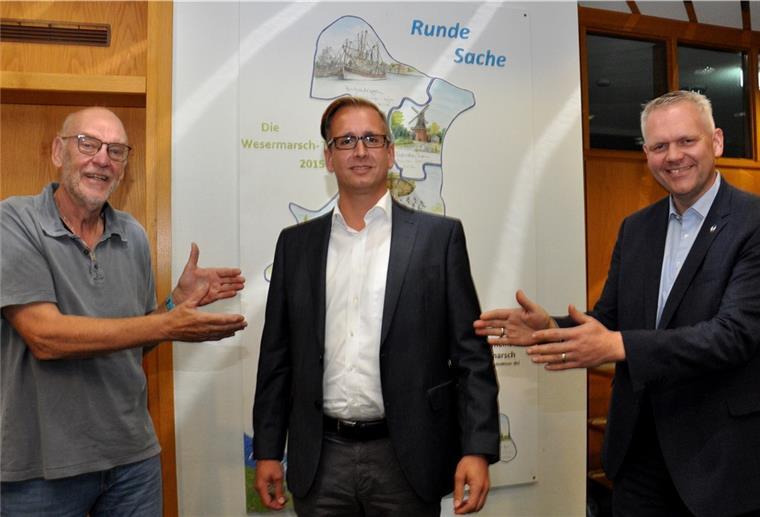 Nun empfehlen auch die Grünen die Wahl Stephan Siefkens (Mitte) zum Landrat. Unser Bild zeigt ihn mit Jürgen Janssen (links), dem Fraktionsvorsitzenden der Grünen im Kreistag, und dem CDU-Kreisvorsitzenden und Landtagsabgeordneten Björn Thümler. 