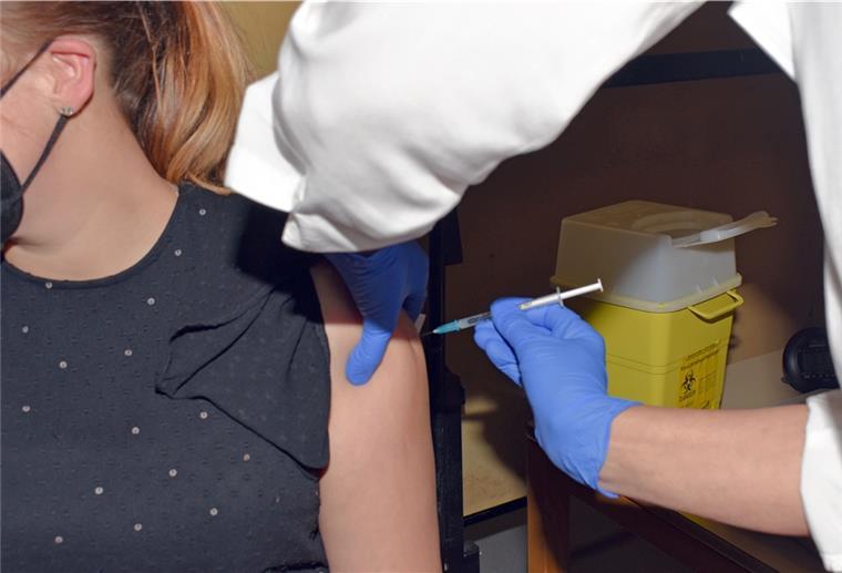 Dezentrales Impfen mit drei Teams im Landkreis Rotenburg Nur ein Pieks und der Schutz vor dem Coronavirus ist verlängert.