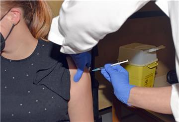 Nur ein Pieks und der Schutz vor dem Coronavirus ist verlängert.