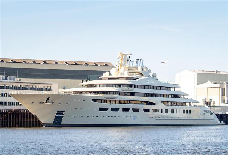 Die Luxusjacht «Dilbar» liegt an der Lürssen-Werft in Lemwerder 