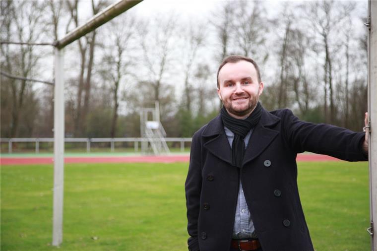 Nur eine Leidenschaft von Mathis Jährling ist noch älter als die für Politik - die für Fußball. In seiner Jugend spielte er bei Rot-Weiß-Cuxhaven. 
