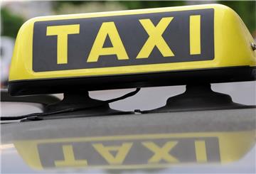 Nur noch eingeschränkt im Einsatz: Wer im Landkreis Rotenburg nach 20 Uhr ein Taxi haben möchte, sollte sich vorher mit einem Taxiunternehmen absprechen.