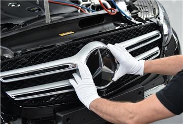 Nur noch mit verringerter Personalzahl kann in den Daimlerwerken wie in Bremen wegen des Chipmangels gearbeitet werden.