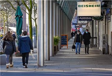 Nur wenige Menschen nutzten das schöne Wetter am Dienstag zu einem Gang durch die Innenstadt. Und nicht jeder hielt sich dabei an die neue Maskenpflicht.