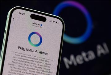 Meta AI wird auf einem Smartphone angezeigt. Lässt sich Meta AI aus WhatsApp entfernen? Die Möglichkeiten gibt es.