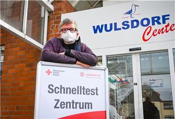 NZ-Redakteurin Ursel Kikker beim Schnelltest-Zentrum an der Weserstraße. Wir haben Eindrücke aus mehreren Teststandorten gesammelt.