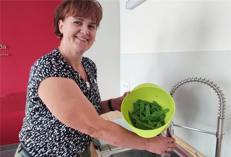 Diana Haack mit Zuckerschoten
