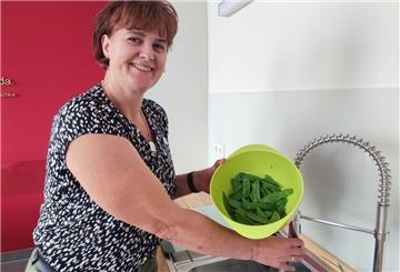 Diana Haack mit Zuckerschoten
